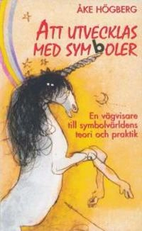 Att utvecklas med symboler : en vägvisare till symbolvärldens teori och praktik; Åke Högberg; 2003