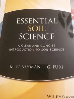 Essential Soil Science: A Clear and Concise Introduction to Soil Science; Mark Ashman, Geeta Puri; 2002