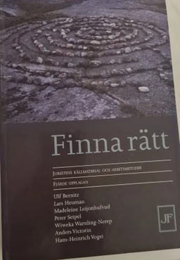 Finna rätt : juristens källmaterial och arbetsmetoder; Ulf Bernitz; 1996
