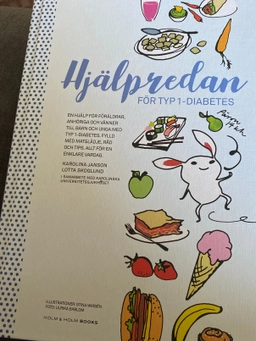 Hjälpredan för typ 1-diabetes : en hjälp för föräldrar, anhöriga och vänner till barn och unga med typ 1-diabetes : fylld med matglädje, råd och tips : allt för en enklare vardag; Karolina Janson, Lotta Skoglund, Stina Wirsén, Ulrika Ekblom; 2017