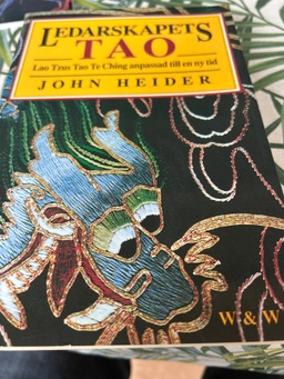 Ledarskapets tao : Lao tzus Tao te Ching anpassad till en ny tid; John Heider, Ebba Hamelberg; 1990