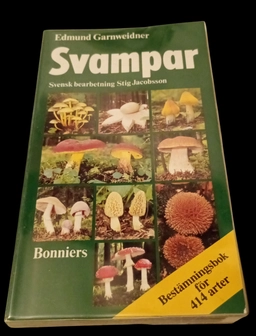 Svampar : bestämningsbok för 414 arter; Edmund Garnweidner; 1994