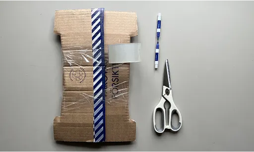 En ihop tejpad kartong.