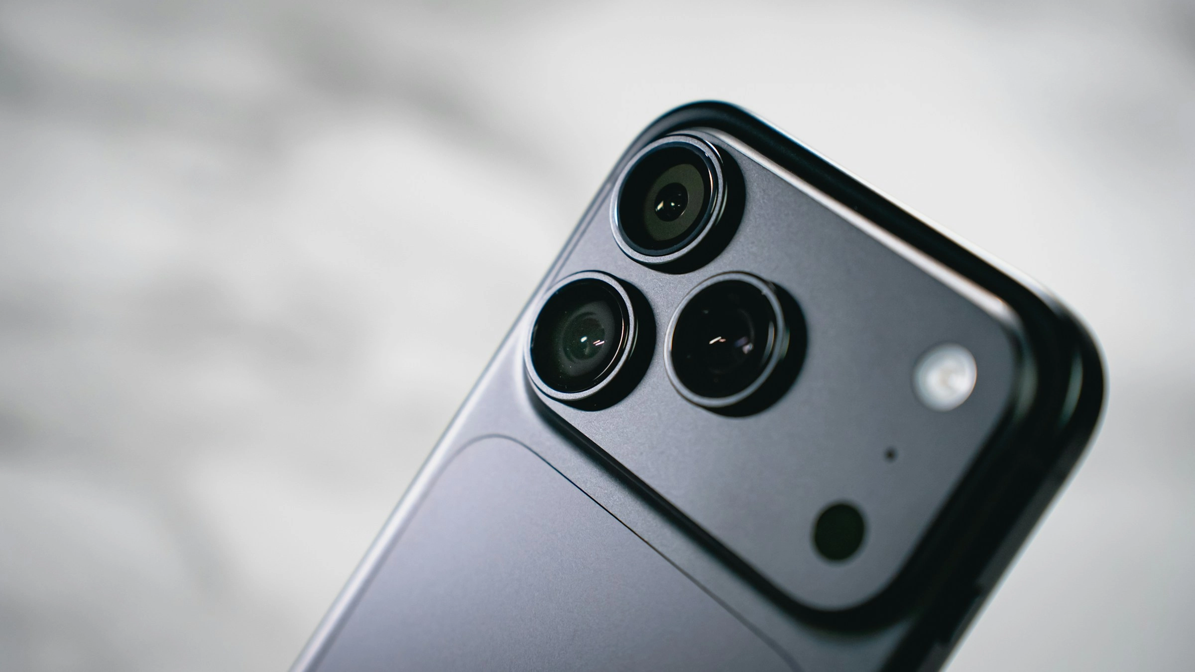 Erbjudande med studentrabatt från Månadens mobil - iPhone 18 Pro med dubbel surf till studentpris