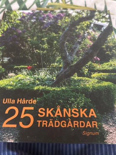 25 skånska trädgårdar; Ulla Hårde; 2004