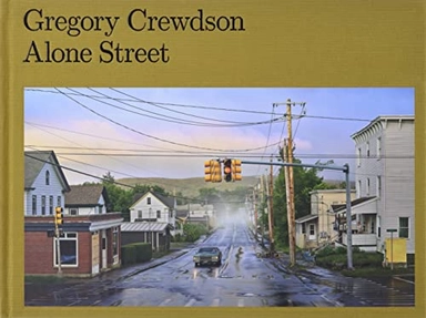 Alone street; Gregory Crewdson; 2021