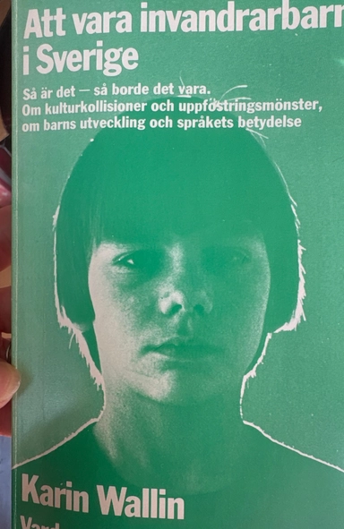 Att vara invandrarbarn i Sverige : så är det - så borde det vara : om kulturkollisioner och uppfostringsmönster, om barns utveckling och språkets betydelse