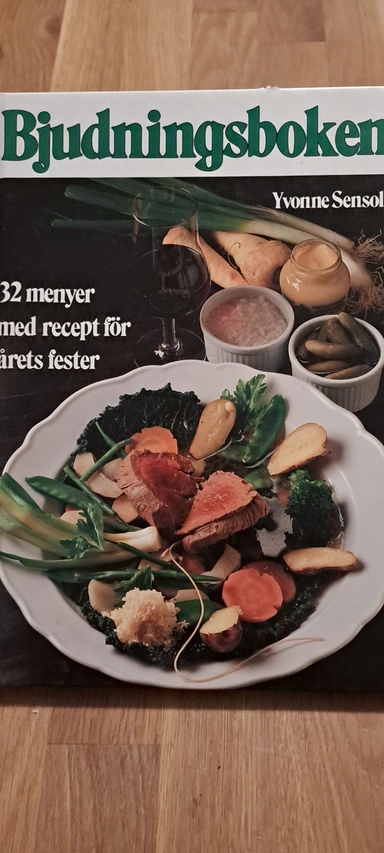 Bjudningsboken : [32 menyer med recept för årets fester]; Yvonne Sensoli, Knut E. Svensson; 1991