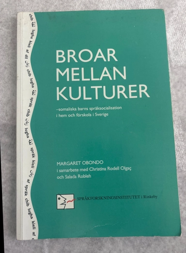 Broar mellan kulturer : somaliska barns språksocialisation i hem och förskola i Sverige; Margaret Obondo; 2005