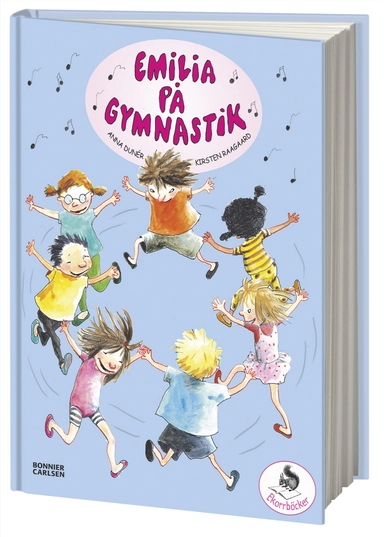 Emilia på gymnastik