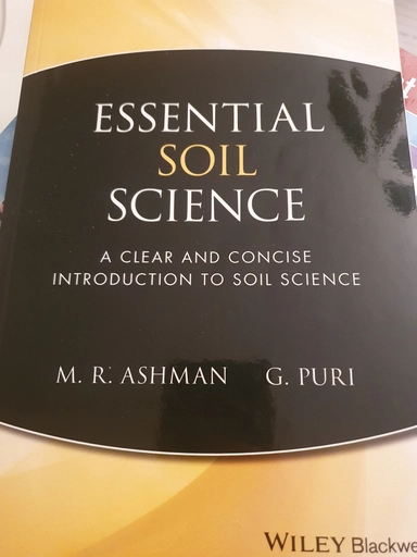 Essential Soil Science: A Clear and Concise Introduction to Soil Science; Mark Ashman, Geeta Puri; 2002