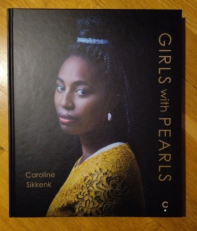 Girls with Pearls; Caroline Sikkenk; 2023