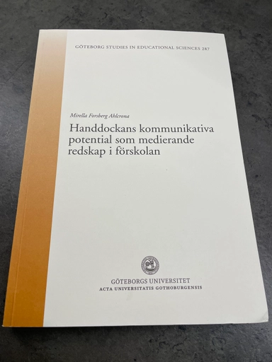 Handdockans kommunikativa potential som medierande redskap i förskolan Volym 287 av Göteborg studies in educational sciences, ISSN 0436-1121