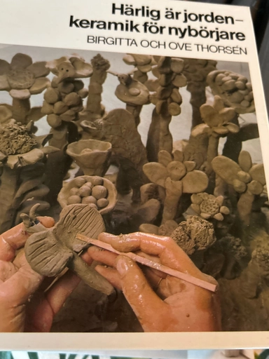 Härlig är jorden : keramik för nybörjare; Birgitta Thorsén; 1980
