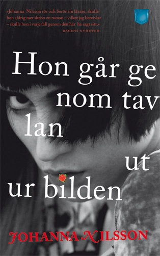 Hon går genom tavlan ut ur bilden; Johanna Nilsson; 2011