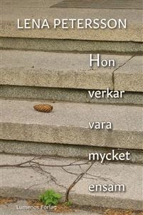 Hon verkar vara mycket ensam