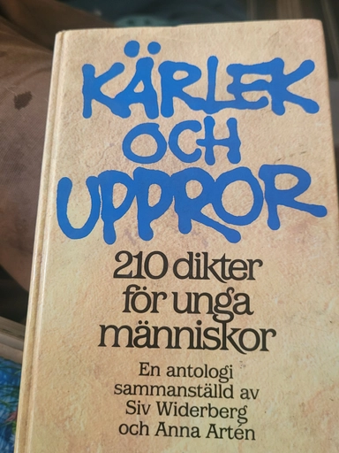 Kärlek och uppror : 210 dikter för unga människor : en antologi