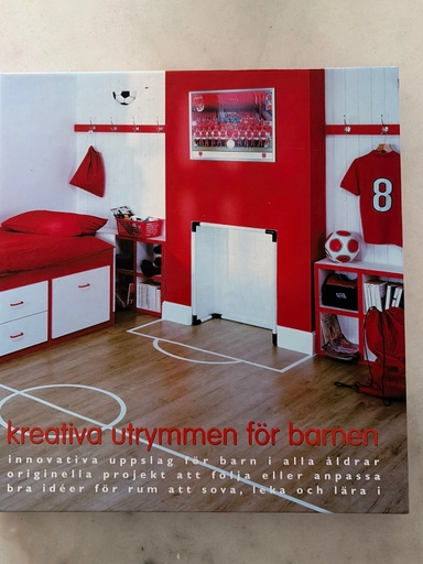 Kreativa utrymmen för barnen : [innovativa uppslag för barn i alla åldrar : originella projekt att följa eller anpassa : bra idéer för rum att sova, leka och lära i]; Lauren Floodgate, Katarina Nordli, Harald Nordli; 2003