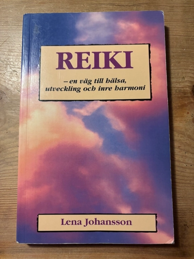 Reiki : en väg till hälsa, utveckling och inre harmoni; reiki-lärare Lena Johansson; 1996