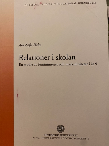 Relationer i skolan : en studie av femininiteter och maskuliniteter i år 9