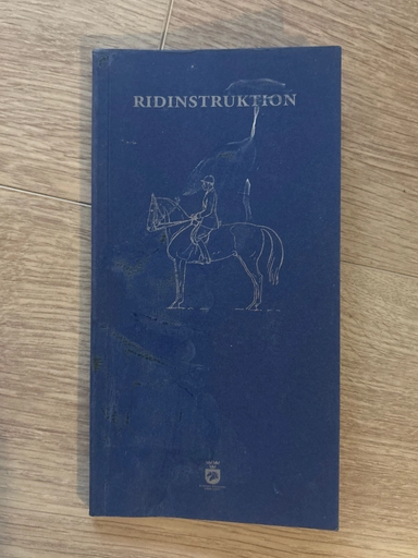 Ridinstruktion : handledning för ridlärare, tränare och ryttare vid svenska ridskolor och anläggningar anknutna till Svenska ridsportförbundet; Svenska ridsportförbundet, Ridfrämjandet, Svenska ridsportens centralförbund, Svenska lantliga ryttarföreningars centralförbund, Svenska ponnyföreningen; 2005