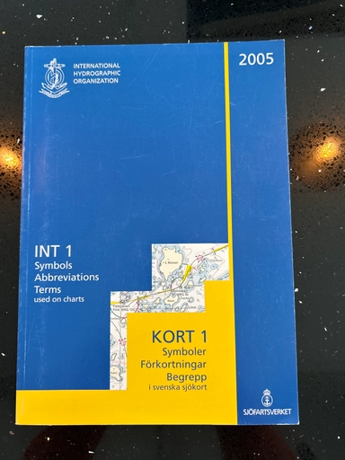 Symboler, förkortningar, begrepp i svenska och internationella sjökort; Sverige. Sjöfartsverket. Sjökarteavdelningen; 2005