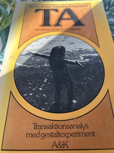 TA - en metod att leva lättare : transaktionsanalys med gestaltexperiment; Muriel James; 1977