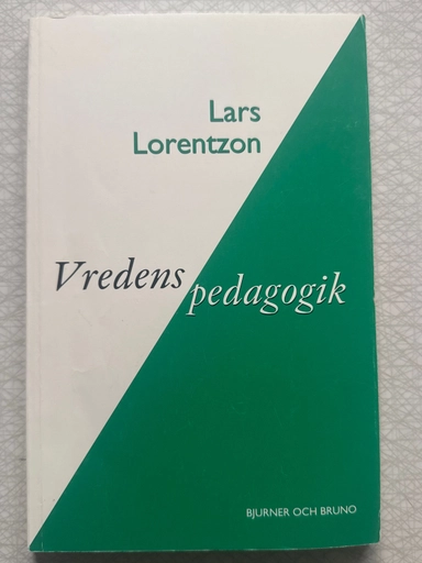 Vredens pedagogik : om arbete med barn och föräldrar i utsatta familjer; Lars Lorentzon; 1999