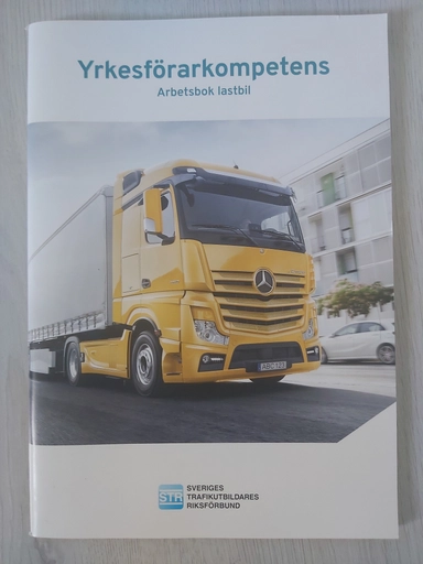 Yrkesförarkompetens Arbetsbok lastbil; Sveriges trafikutbildares riksförbund, Sveriges trafikskolors riksförbund; 2022