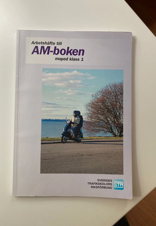 Arbetshäfte till AM-boken : moped klass 1; Sveriges trafikskolors riksförbund, Sveriges trafikutbildares riksförbund; 2017