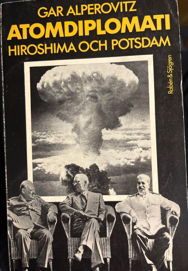 Atomdiplomati - Hiroshima och Potsdam : atombomben och USA:s konfrontation med Sovjetunionen; Gar Alperovitz; 1973