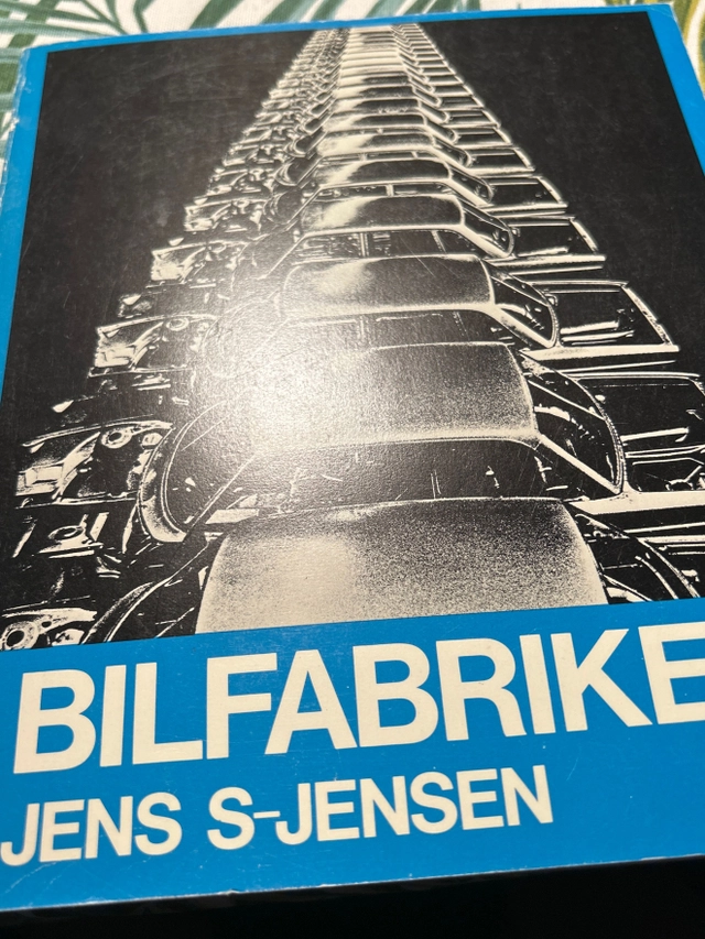 Bilfabriken; Jens S. Jensen; 1976