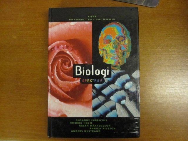 Biologi : [för grundskolans senare årskurser]. · [Studiebok]; Susanne Fabricius; 1996