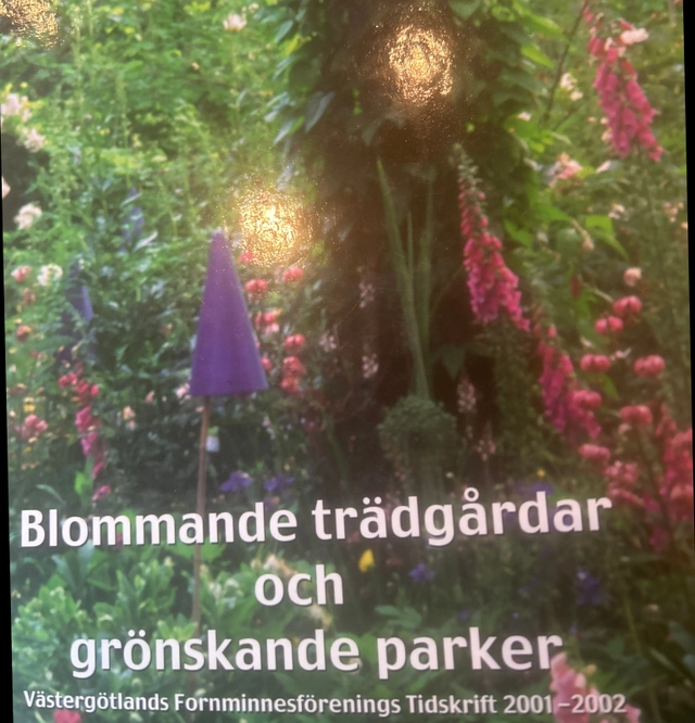 Blommande trädgårder och grönskande parkerVästergötlands Fornminnesförenings tidskrift, Västergötlands Fornminnesförening, ISSN 0347-4402Västergötlands Fornminnesförenings tidskrift: Västergötlands Fornminnesförening; Christer Ask; 2002