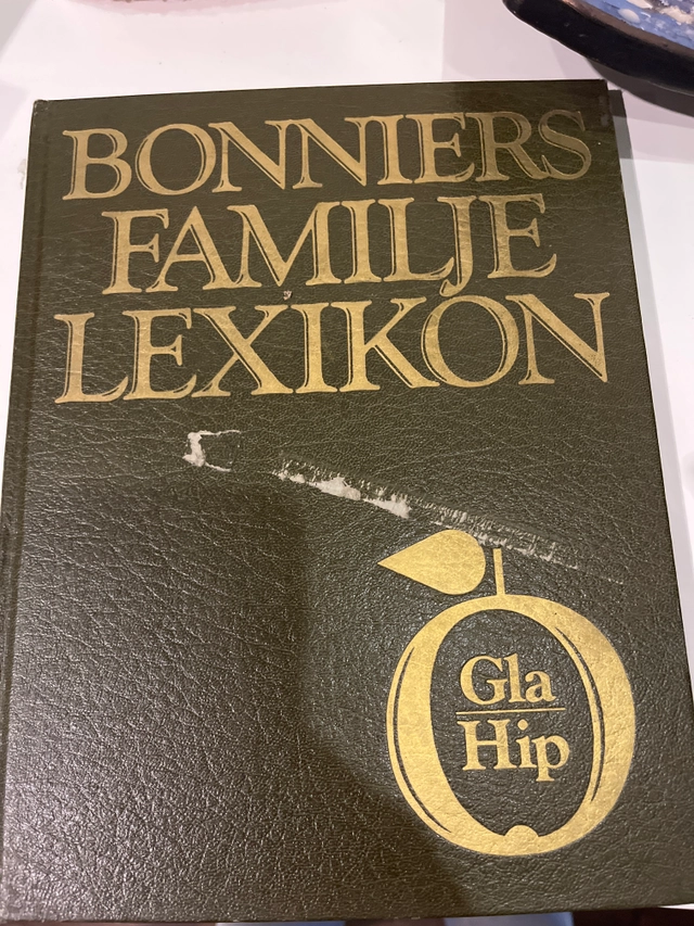 Bonniers familjelexikon; Lena Ahlgren, Sven Lidman, Ann-Marie Lund; 1983