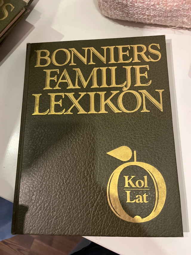 Bonniers familjelexikon; Lena Ahlgren, Sven Lidman, Ann-Marie Lund; 1984