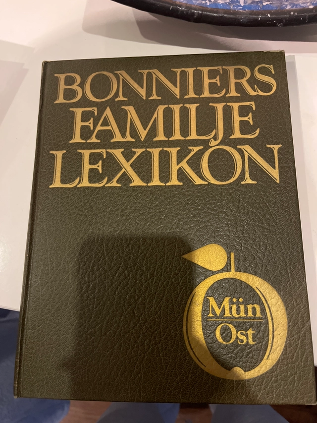 Bonniers familjelexikon; Lena Ahlgren, Sven Lidman, Ann-Marie Lund; 1984