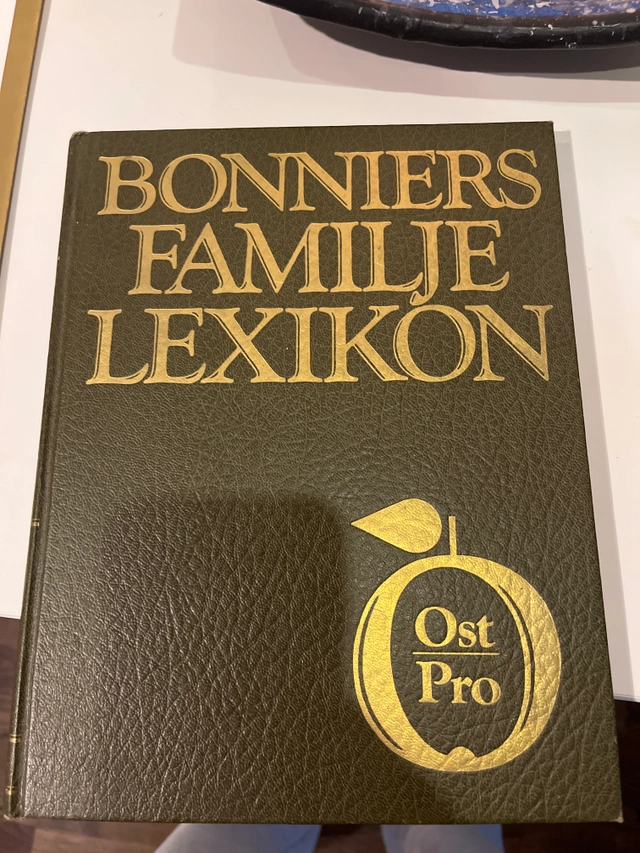 Bonniers familjelexikon; Lena Ahlgren, Sven Lidman, Ann-Marie Lund; 1985