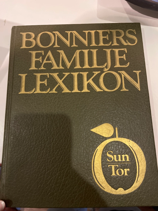 Bonniers familjelexikon; Lena Ahlgren, Sven Lidman, Ann-Marie Lund; 1986