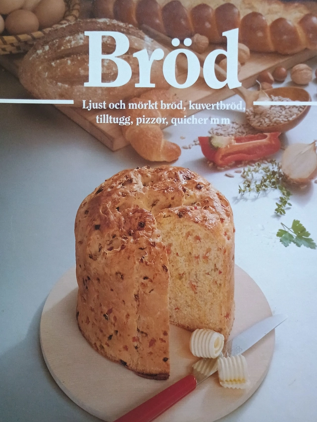 Bröd : en mångfald bröd från hela världen : den stora bildkokboken med de bästa recepten; Cornelia Adam, Annette Wolter, Rolf Feuz, Ulla Holmgren, Karin Messerli; 1990