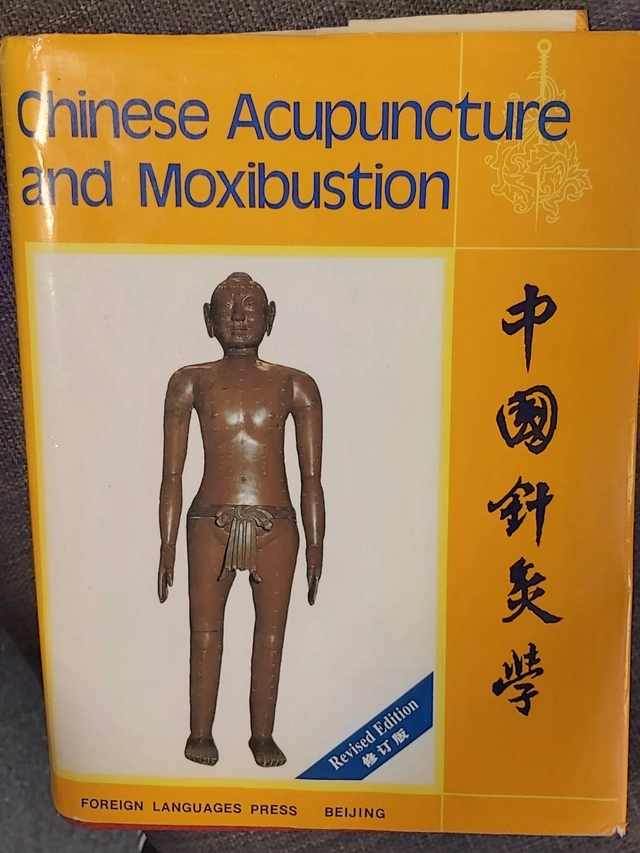 Chinese acupuncture and moxibustion; Xinnong Cheng, Liangyue Deng; 1999