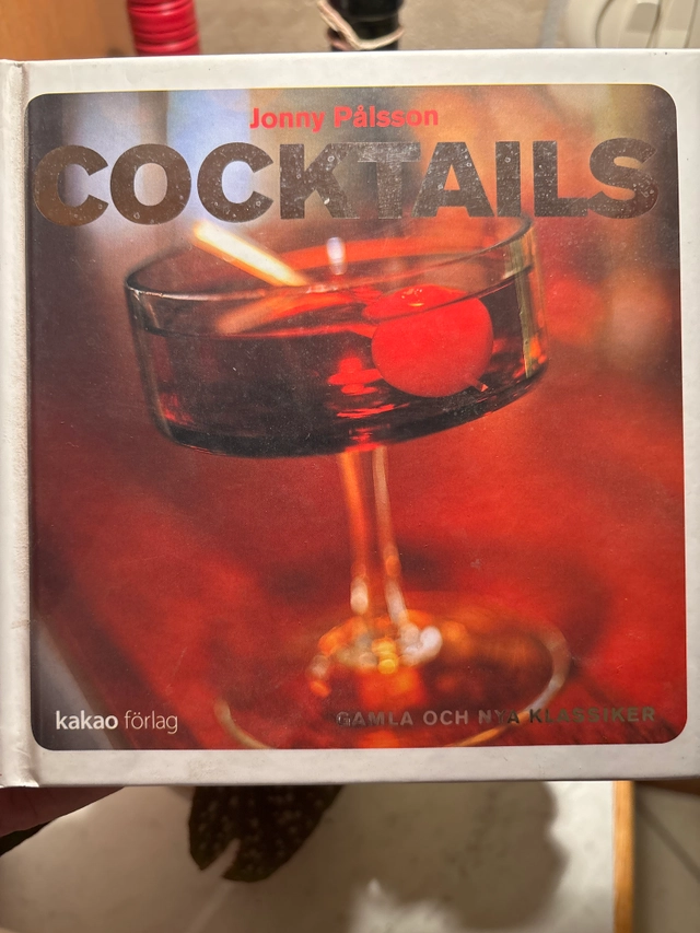 Cocktails : gamla och nya klassiker; Jonny Pålsson; 2001