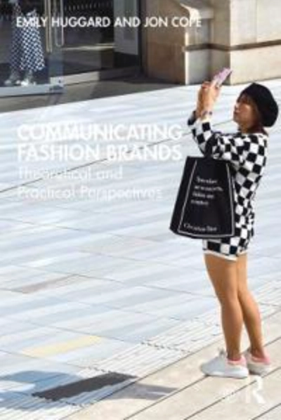 Communicating fashion brands : theoretical and practical perspectives; Emily Huggard; 2020