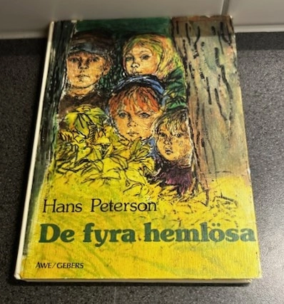 De fyra hemlösa; Hans Peterson; 1977