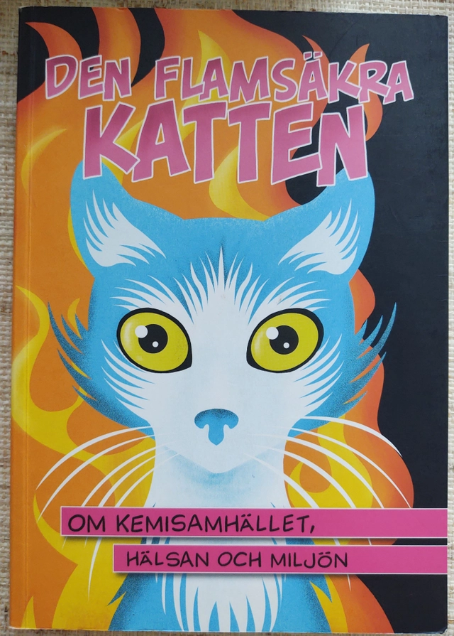Den flamsäkra katten : om kemisamhället, hälsan och miljön; Anna Froster; 2011