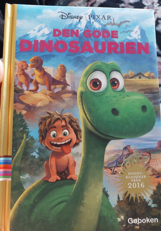 Den gode dinosaurien; Bill Scollon; 2016