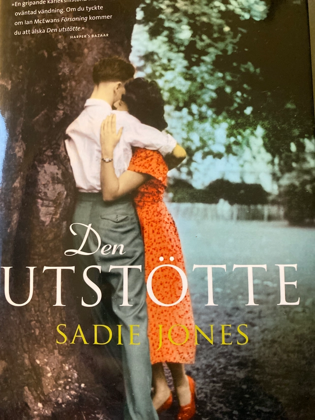 Den utstötte; Sadie Jones; 2008