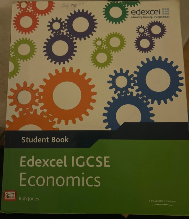 Edexcel International GCSE Economics Student Book with ActiveBook CD; Rob Jones; 2010
