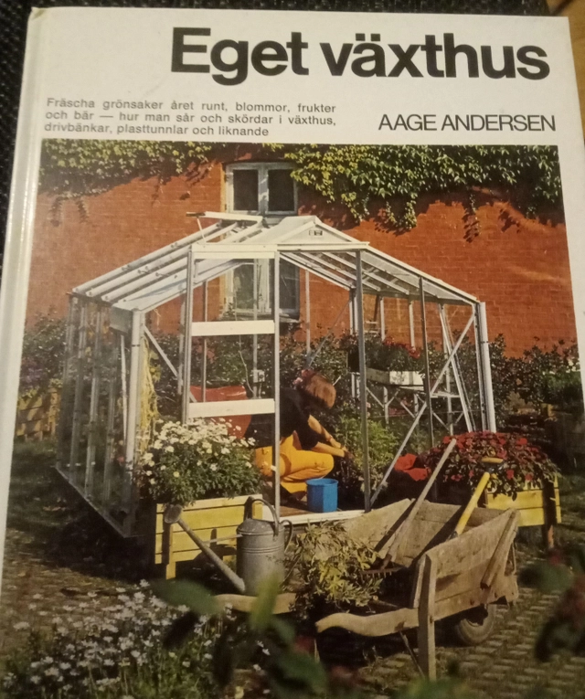 Eget växthus : [fräscha grönsaker året runt, blommor, frukter och bär - hur man sår och skördar i växthus, drivbänkar, plasttunnlar och liknande]; Aage Andersen; 1977