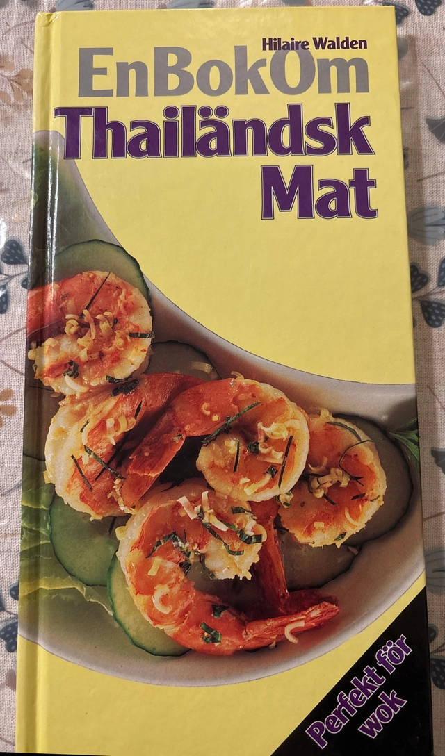 En bok om thailändsk mat : [perfekt för wok]; Hilaire Walden; 1993